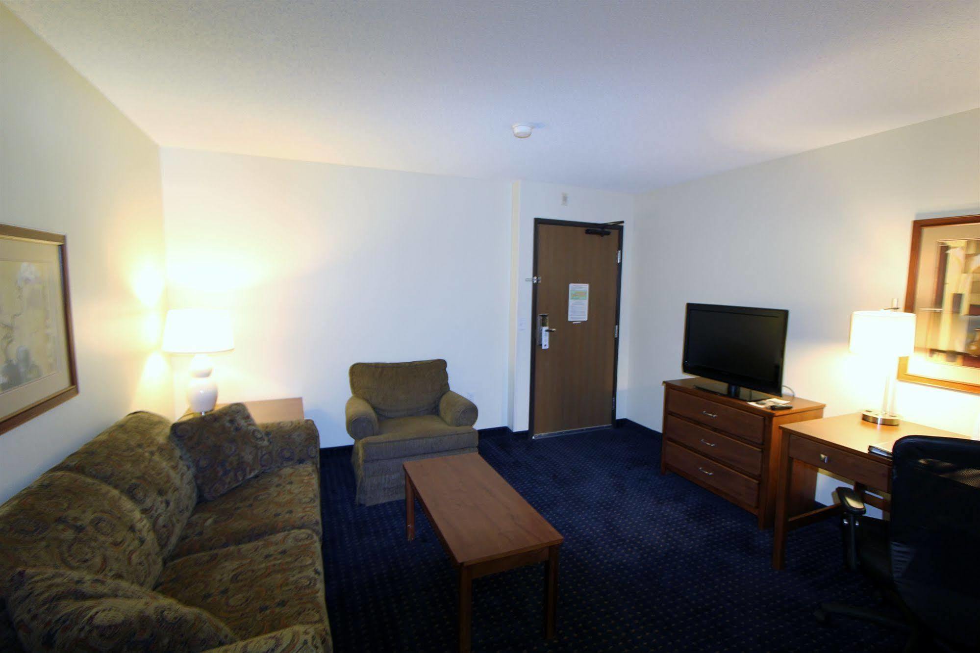 Americinn By Wyndham Cedar Rapids Airport Extérieur photo
